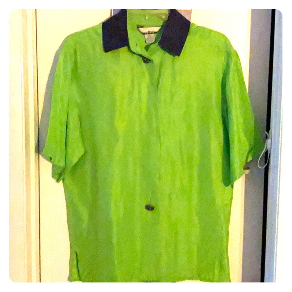 Silk short sleeve shirt with Navy Blue trip collar